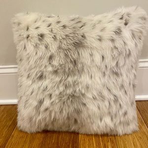 Faux Fur Pillows. Set of 2. 18x18. Striped Snow Leopard.